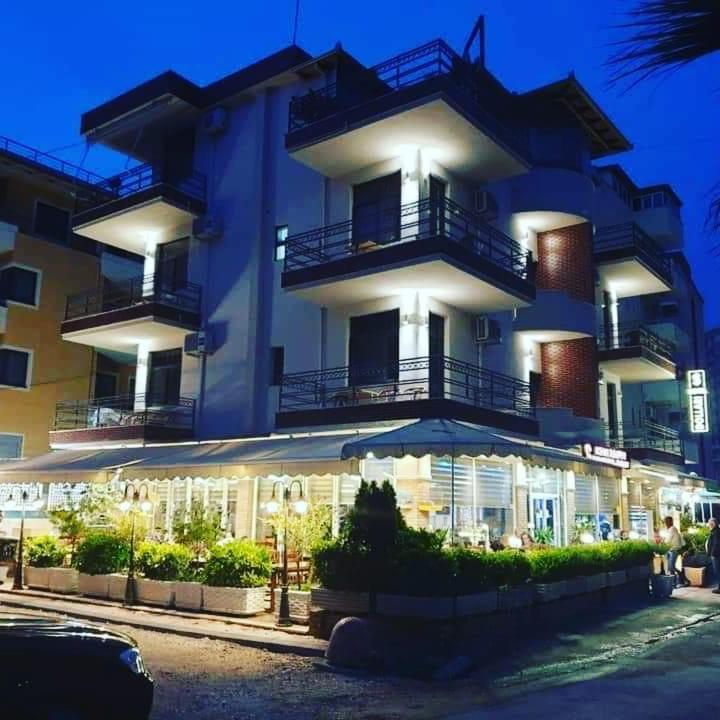 Hotel Dollari Kryemedhej Ngoại thất bức ảnh