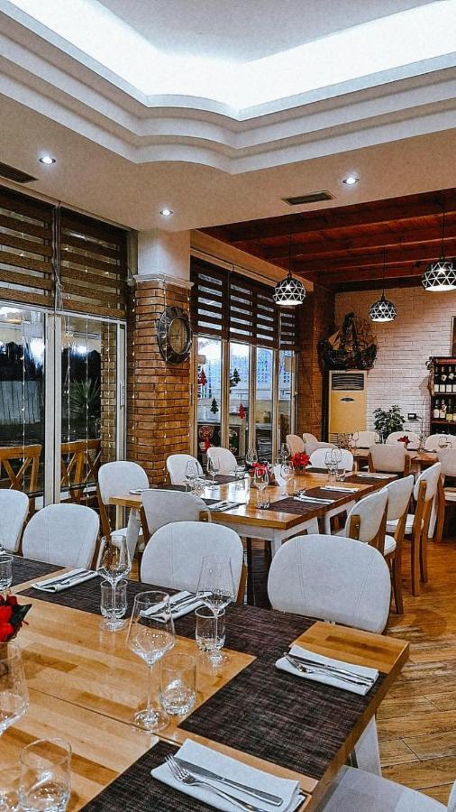 Hotel Dollari Kryemedhej Ngoại thất bức ảnh
