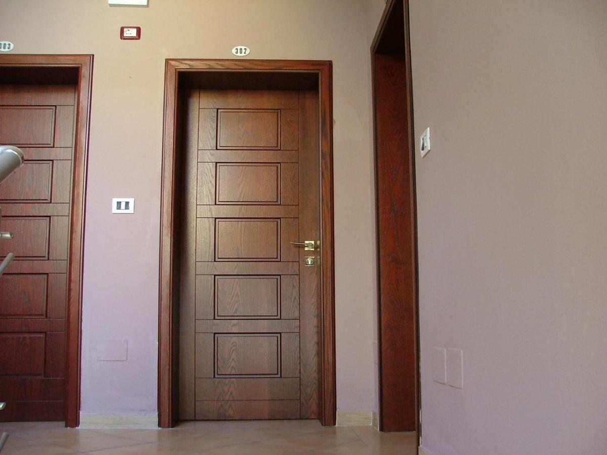 Hotel Dollari Kryemedhej Ngoại thất bức ảnh